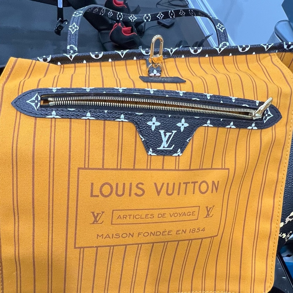 🎉 Authentic Louis Vuitton Monogram Giant Jungle Neverfull MM(No Pouch) - Picture 16 of 16